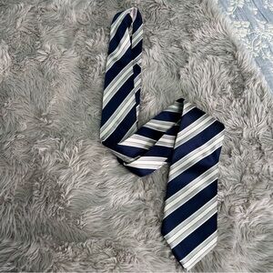Donald J Trump Collection Silk Tie In navy blue silver gray white